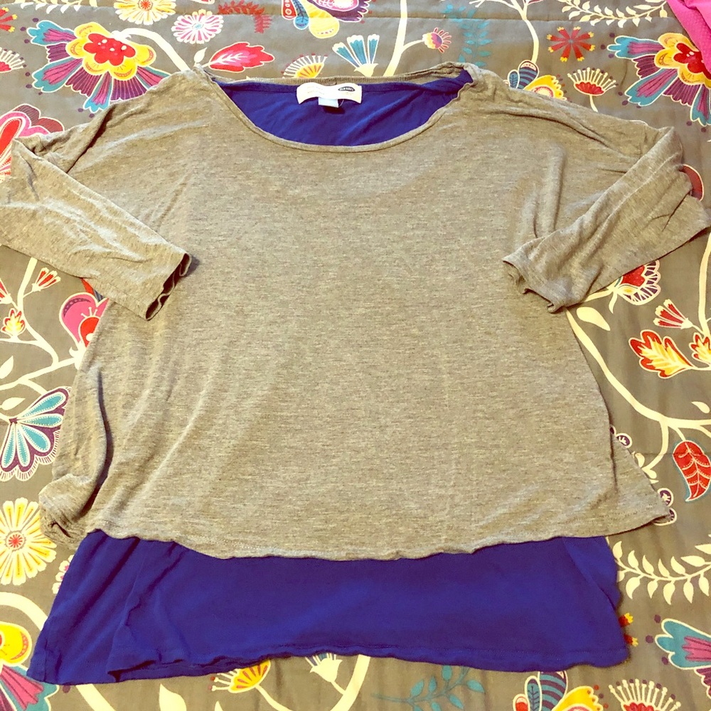 2 nursing tops am and xsm. Great condition